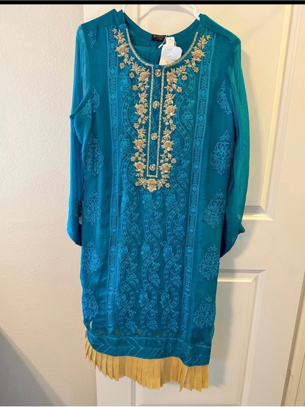 Brand New Authentic Pakistani Designer 2 Piece Chiffon Embellished Dress!